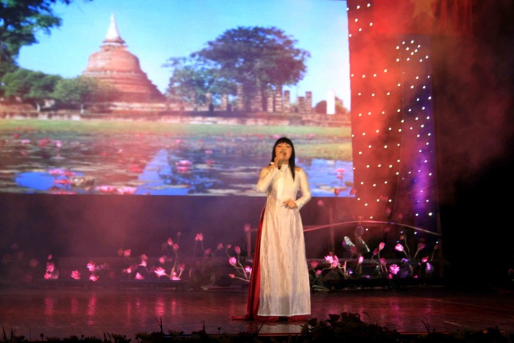 งานแสดงศิลปะ“เสียงเพลงแห่งมิตรภาพเวียดนามไทย” - ảnh 2